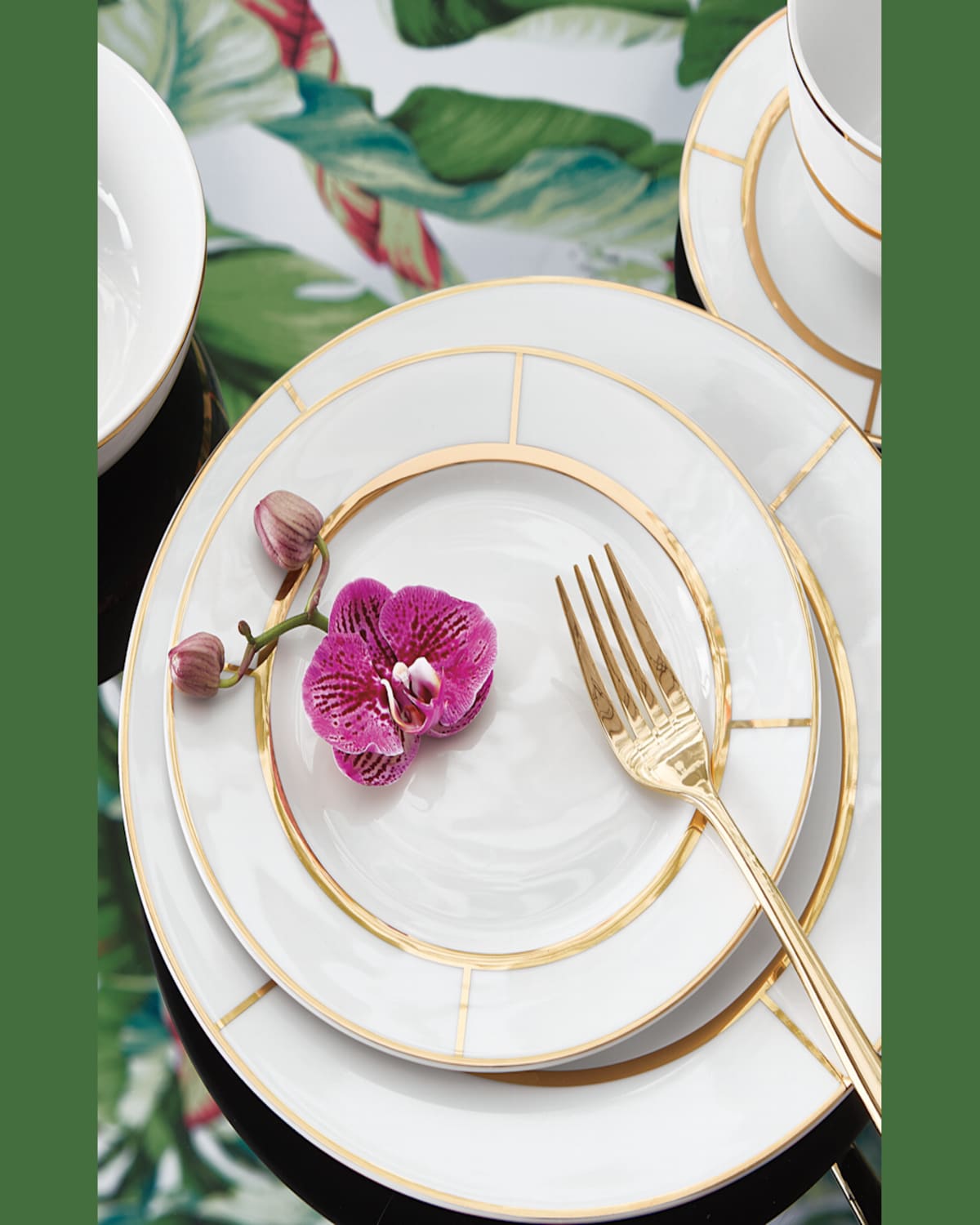 NEIMAN MARCUS 16-PIECE VIENNA DINNERWARE SET PROD223030219