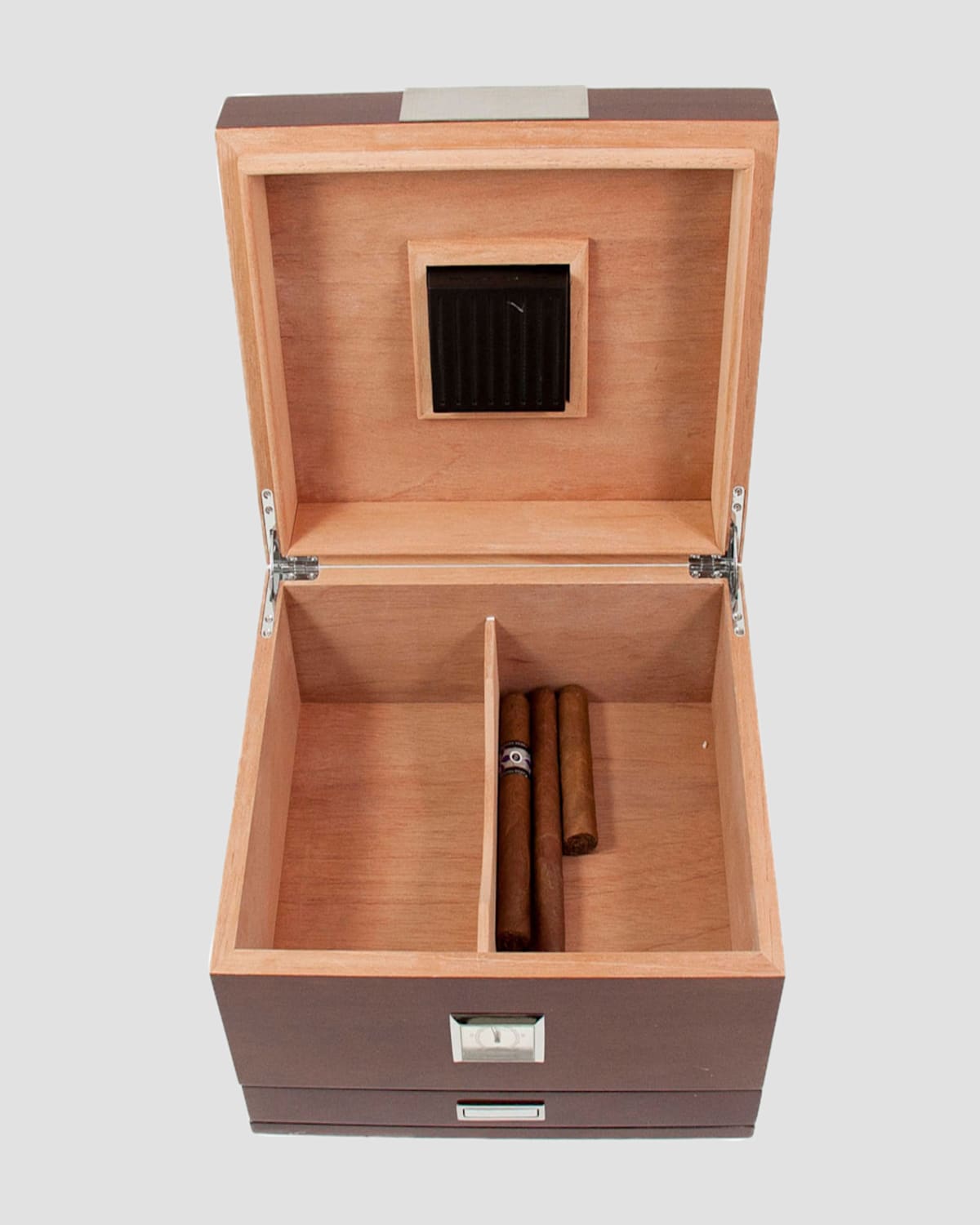 Bey-berk Walnut Wood Cigar Humidor