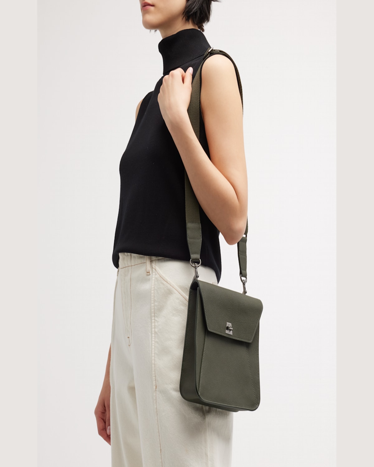AKRIS ANOUK SMALL LEATHER MESSENGER BAG 