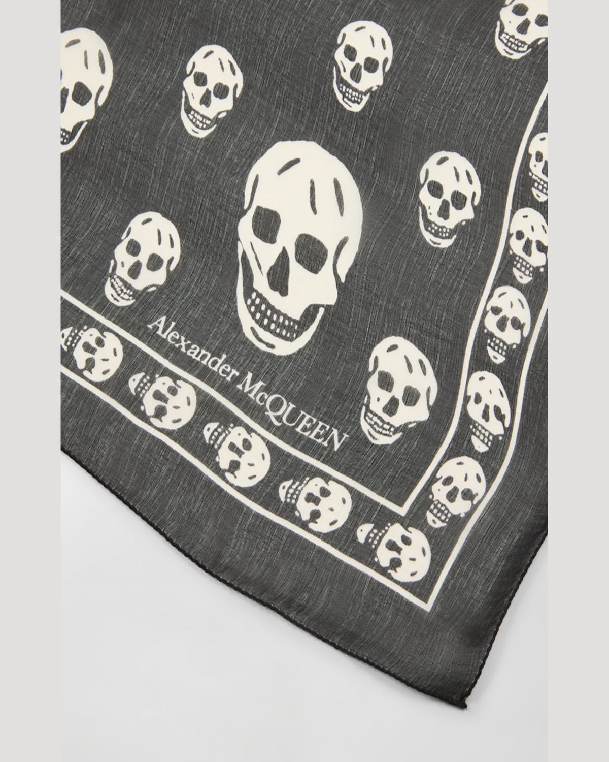 Alexander Mcqueen Skull Printed Frayed-edge Scarf In Black Ivory