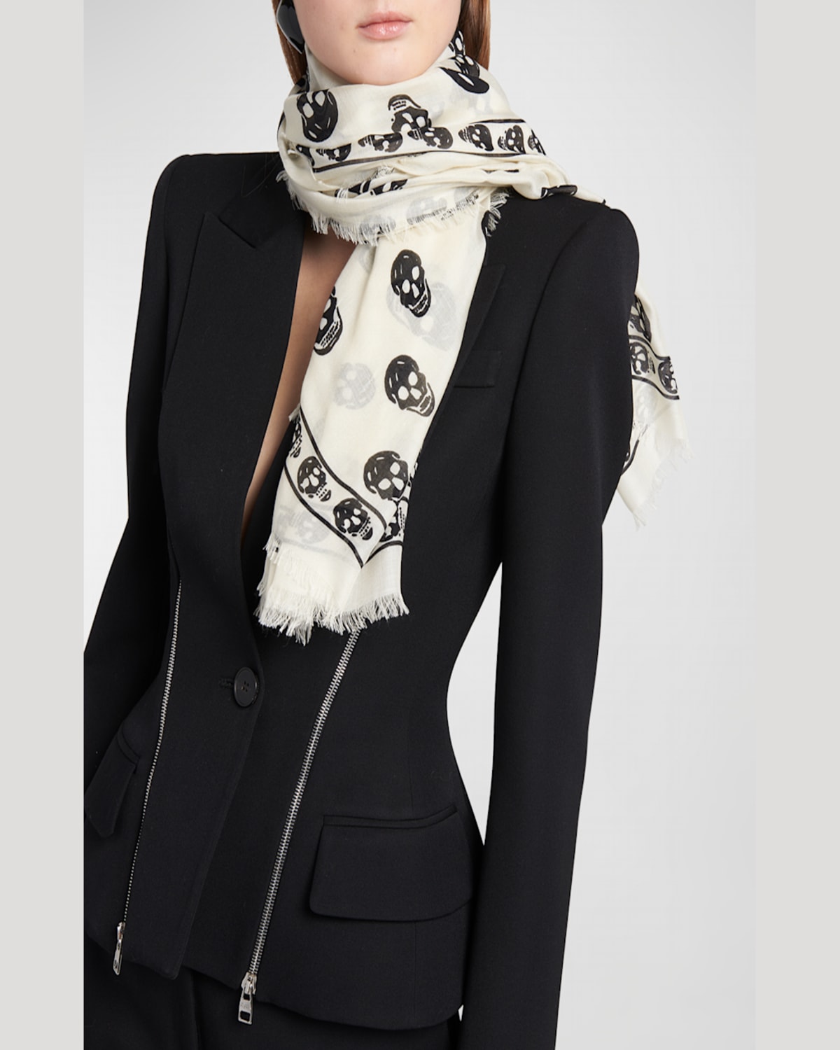 Alexander Mcqueen Skull Printed Frayed-edge Scarf In Black Ivory
