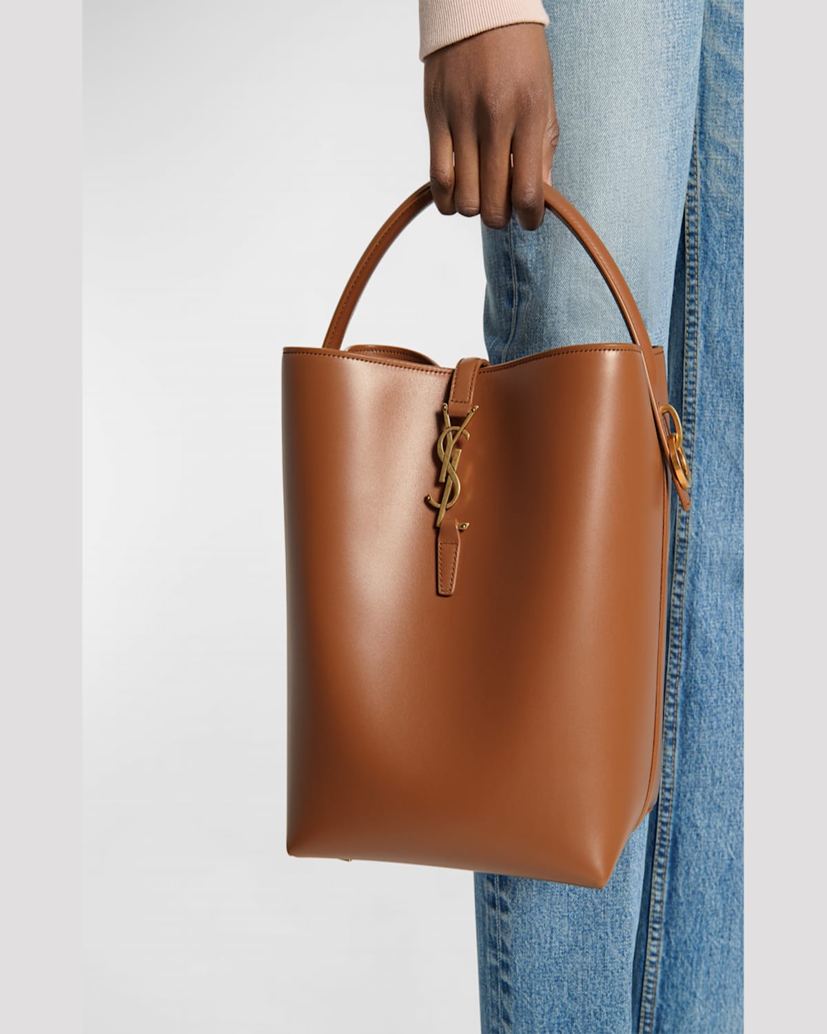 Saint Laurent Le 37 Ysl Bucket Bag In Smooth Leather In Fox