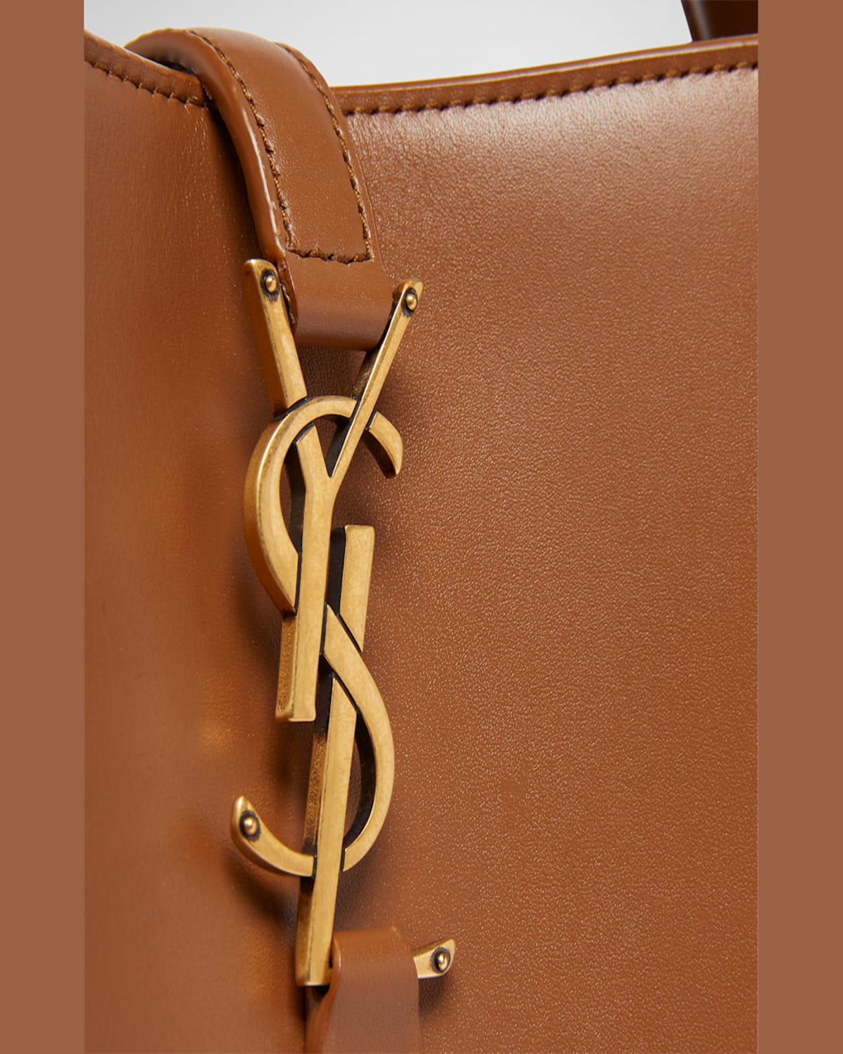 Saint Laurent Le 37 Ysl Bucket Bag In Smooth Leather In Fox