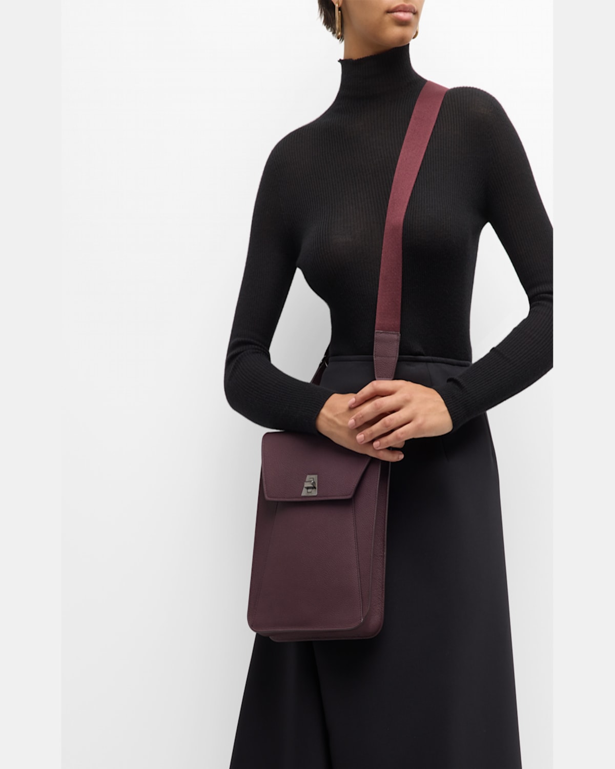AKRIS ANOUK MEDIUM FLAP LEATHER MESSENGER BAG 