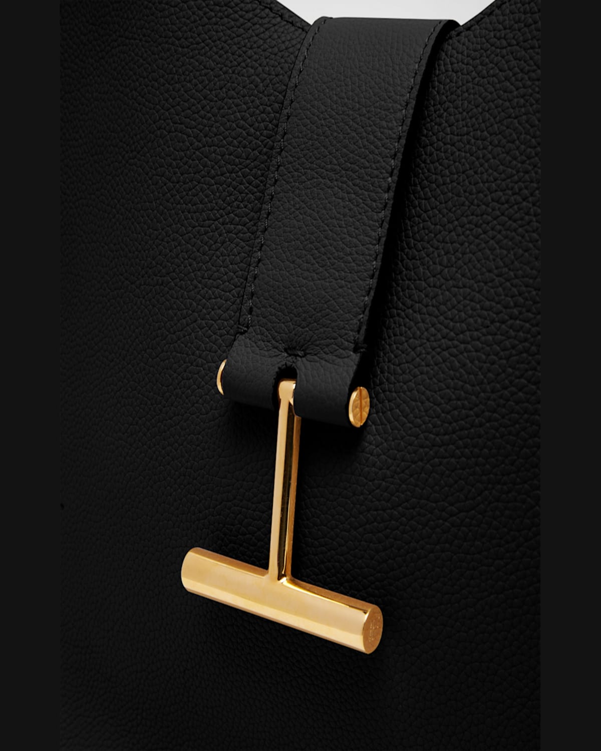 Tom Ford Tara Small Hobo Crossbody In Grained Leather In Greige