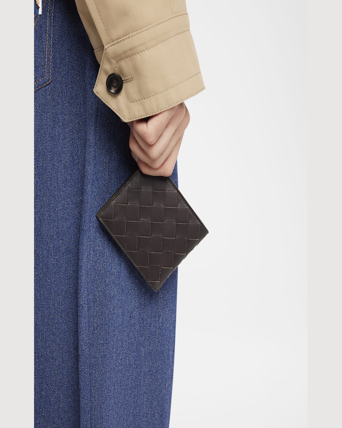 Bottega Veneta Men Intrecciato Bi-fold Wallet In Brown