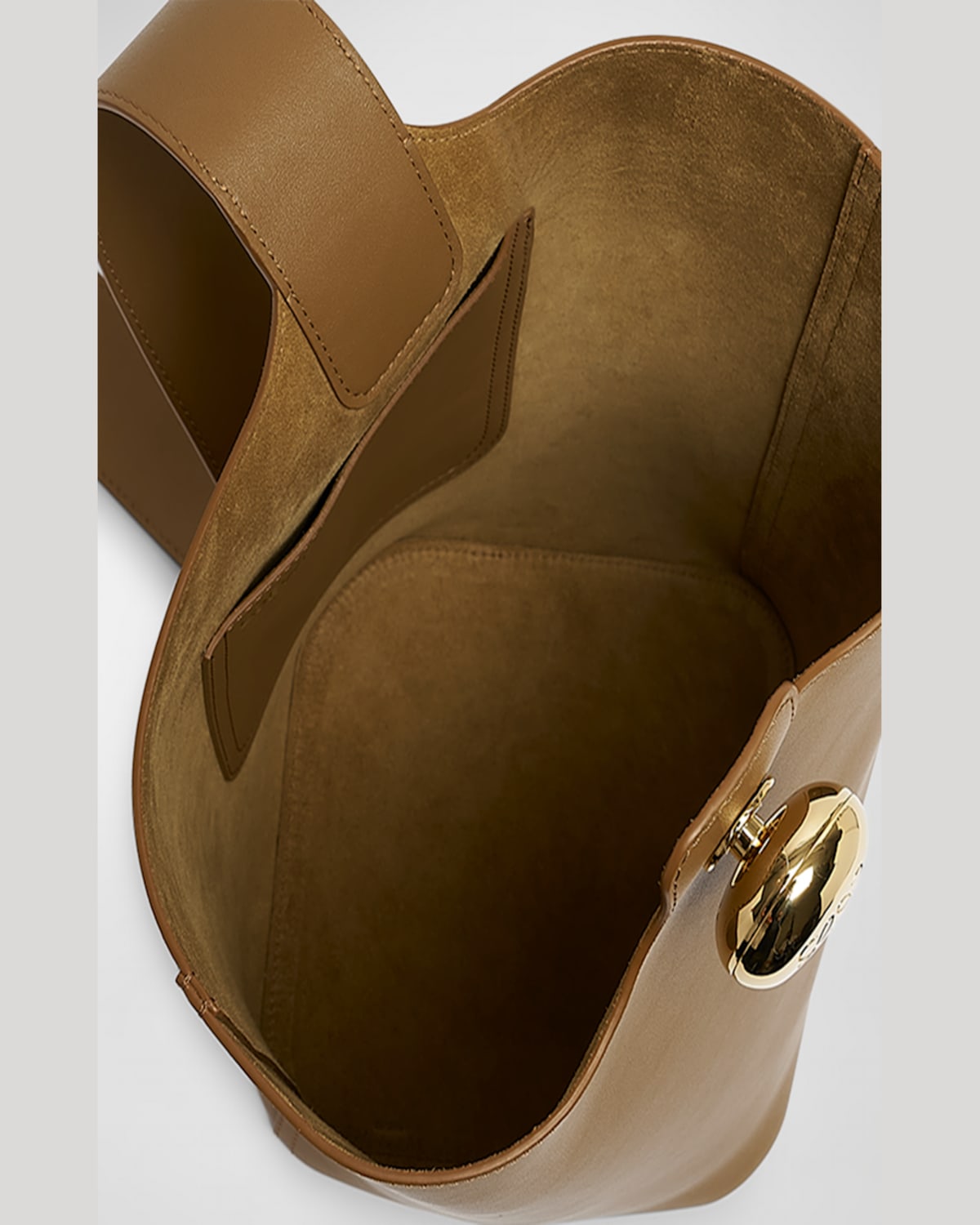 Loewe Pebble Medium Leather Bucket Bag In Oak