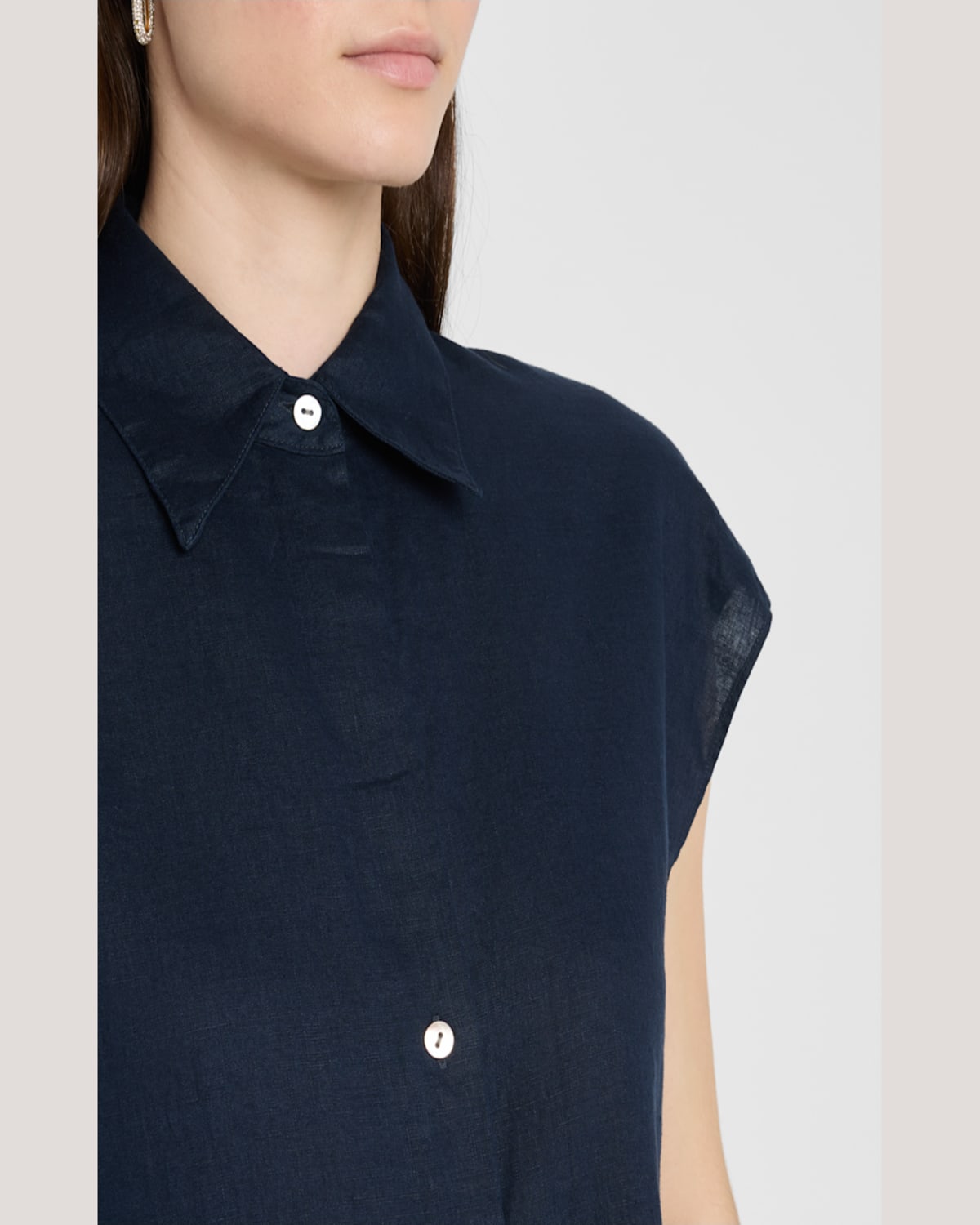 Vince Cap-sleeve Linen Button-front Blouse In Coastal Blue