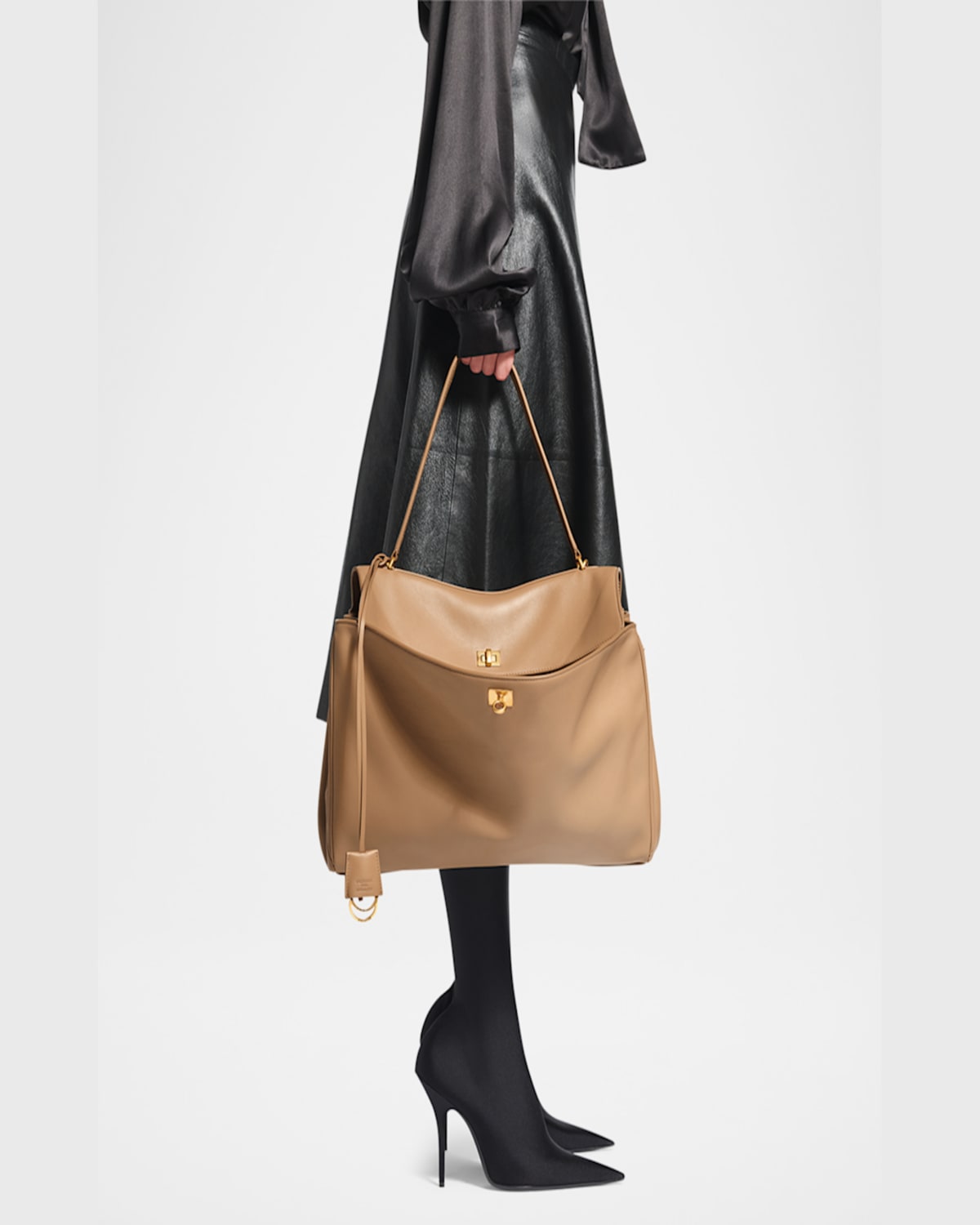 Balenciaga Rodeo Medium Leather Top-handle Bag In 2621 Latte