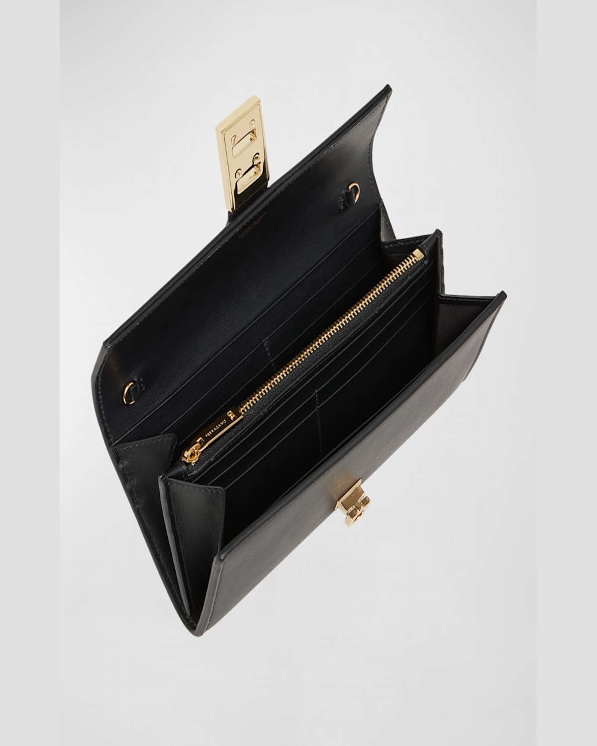 Ferragamo Hug Wallet On Chain In Nero