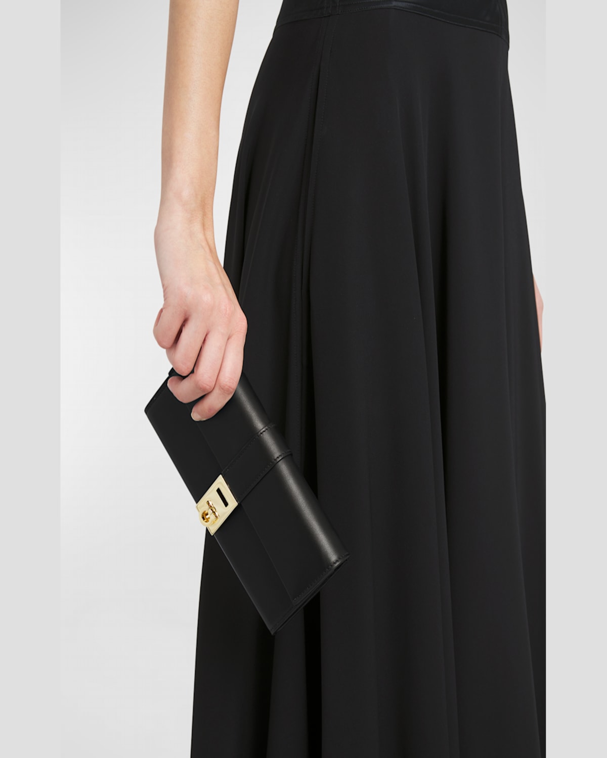 Ferragamo Hug Wallet On Chain In Nero