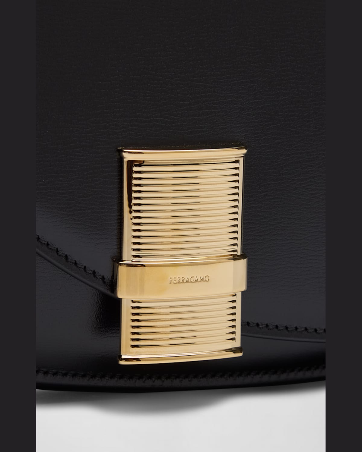 FERRAGAMO FIAMMA CALF LEATHER SHOULDER BAG 