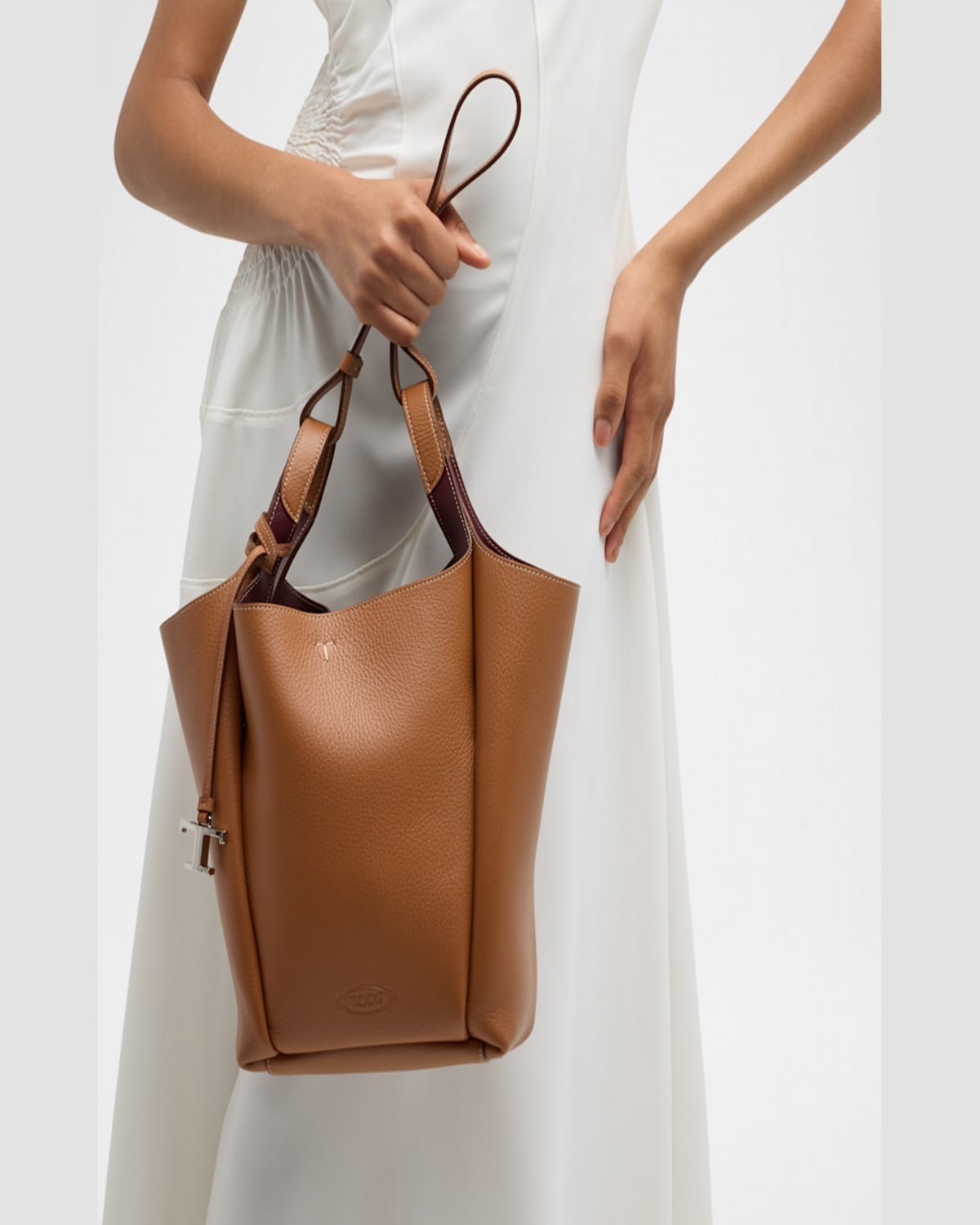 Tod's Small Grained Leather Bucket Bag In Kenia Bordeaux Scuro