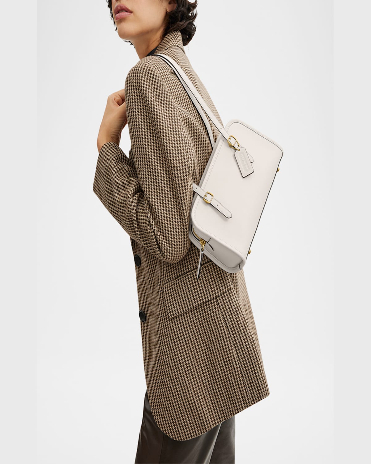 Coach Swing Zip Leather Shoulder Bag In Chalk