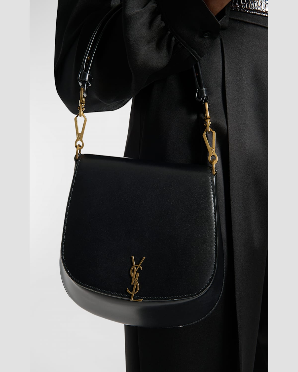 Saint Laurent Voltaire Top-handle Bag In Smooth Leather In Crema Soft