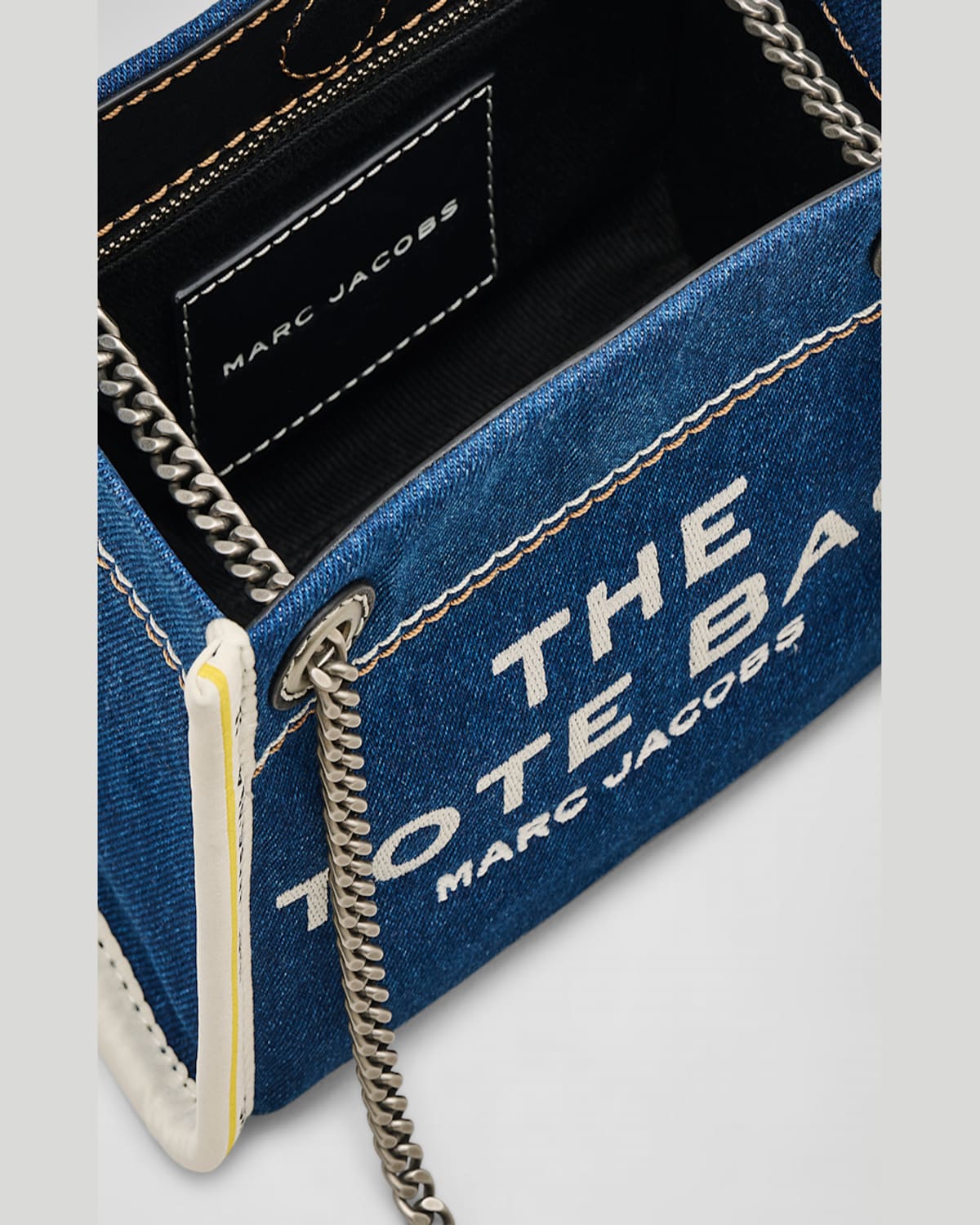 Marc Jacobs Sac Cabas The Denim Chain Micro Tote Bag In Dark Wash