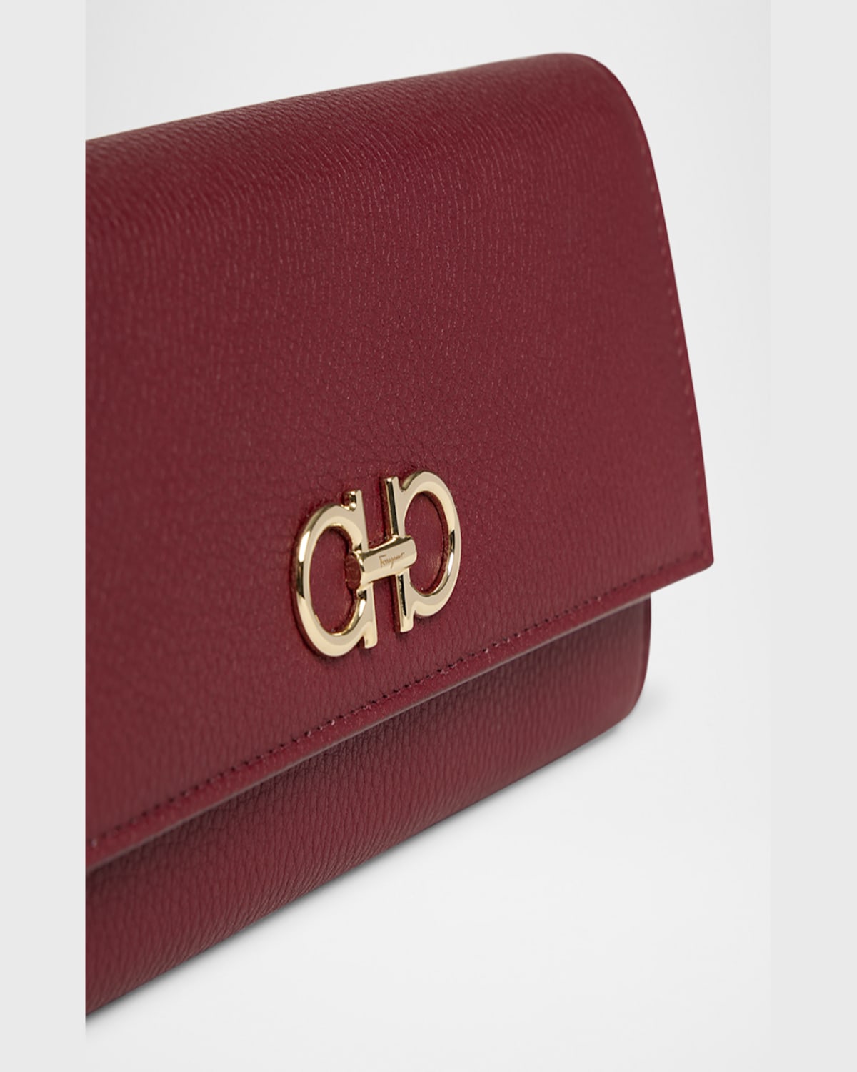 Ferragamo Gancino Flap Leather Wallet On Chain In Borgogna