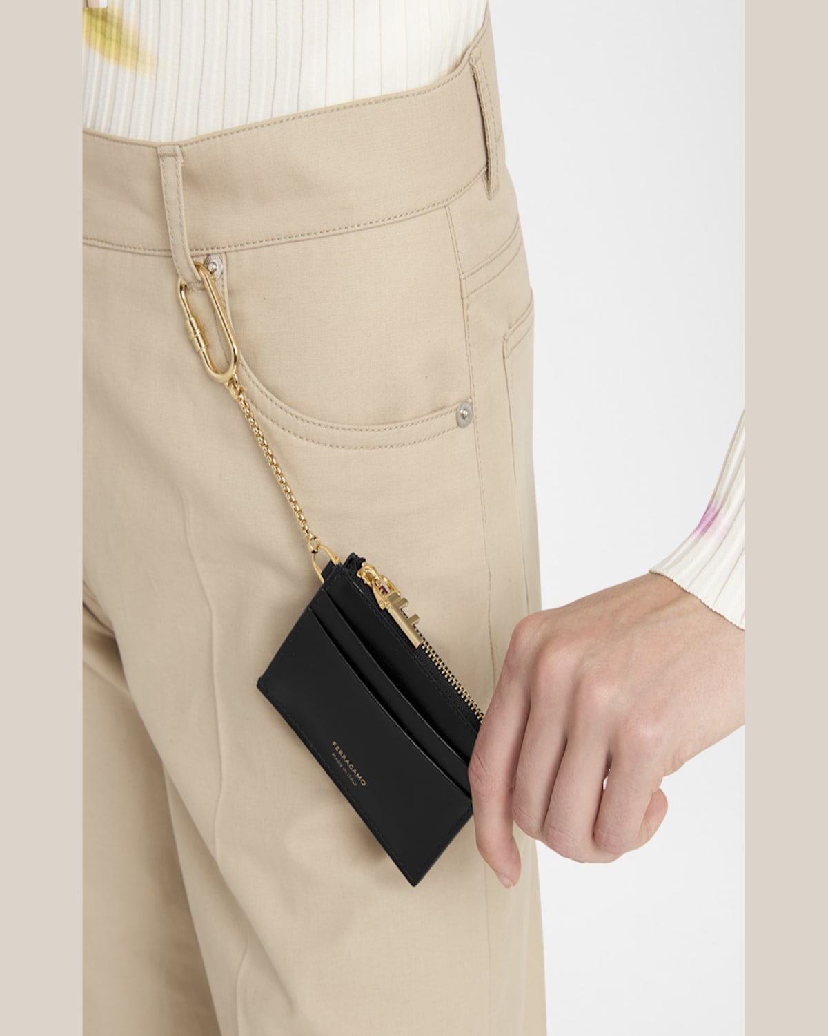 Ferragamo Hot Stamp Zip Leather Card Holder In Nero