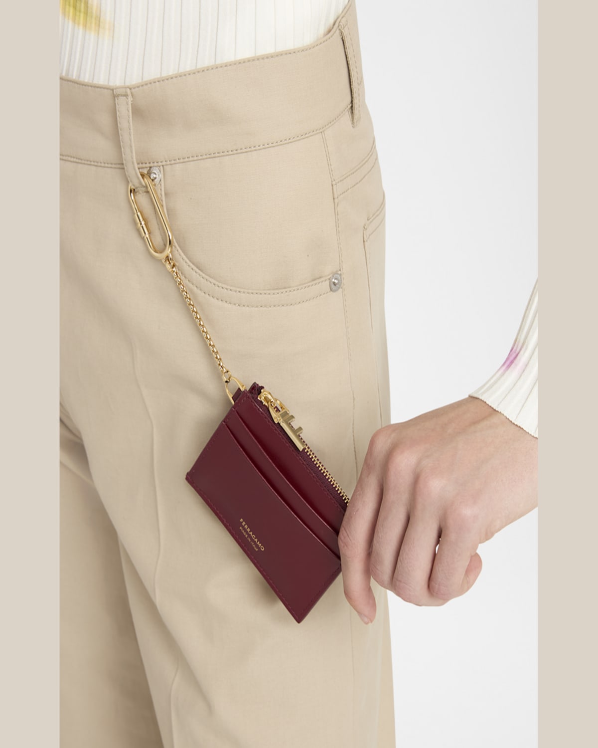 Ferragamo Hot Stamp Zip Leather Card Holder In Borgogna