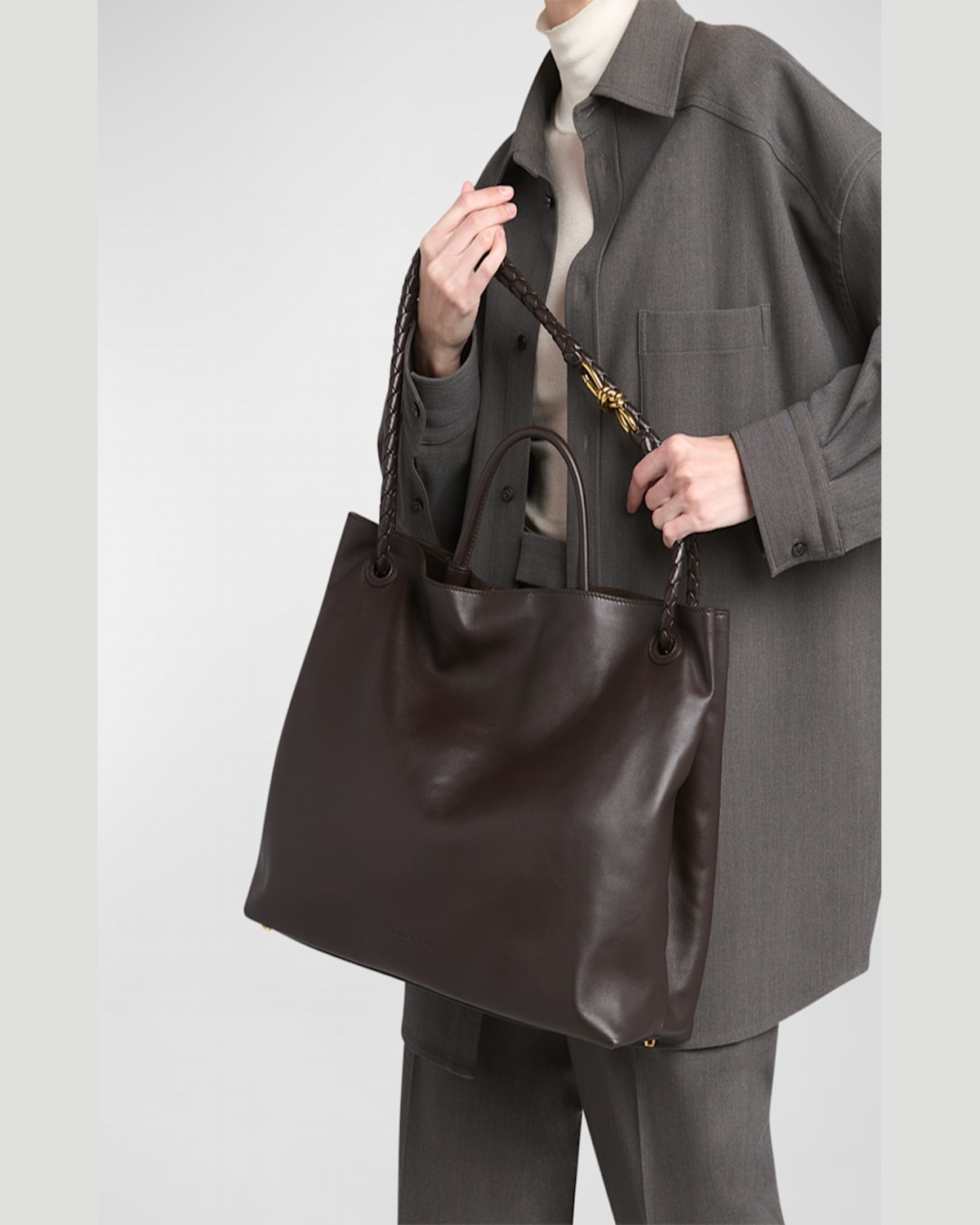 Bottega Veneta Andiamo Large Leather Tote Bag In Fondant