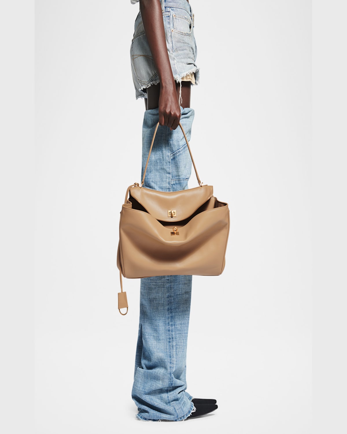 Balenciaga Rodeo Medium Leather Top-handle Bag In 2621 Latte