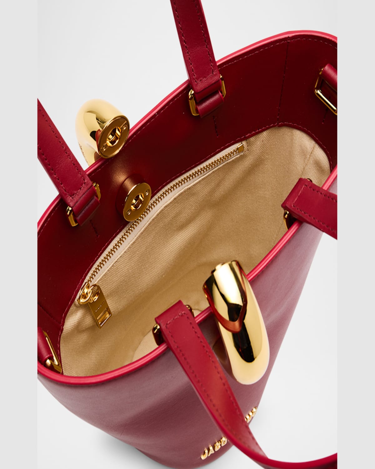 Jacquemus Le Petit Bambola Chain-link Leather Bucket Bag In Red