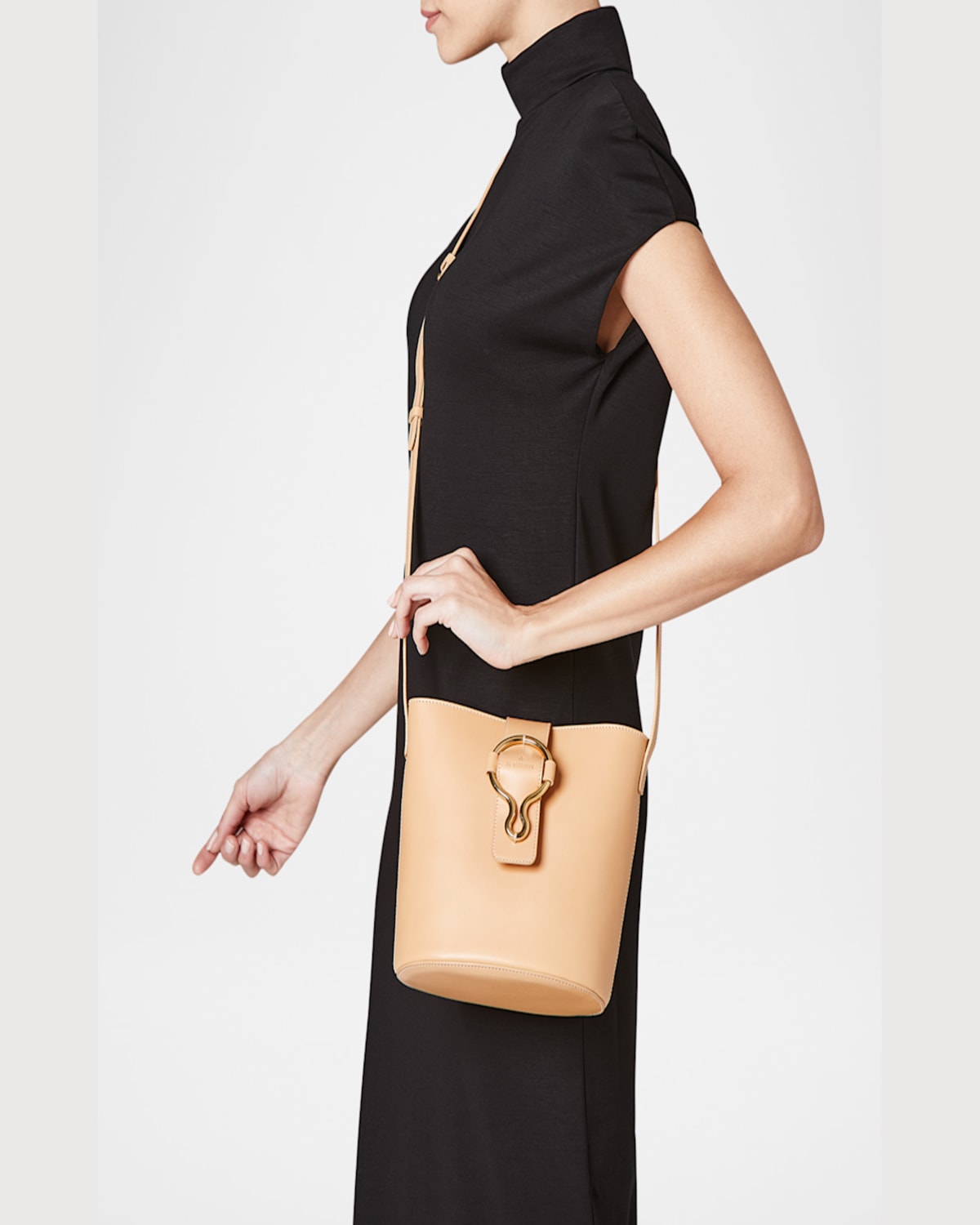 Il Bisonte Consuelo Leather Bucket Bag In Natural