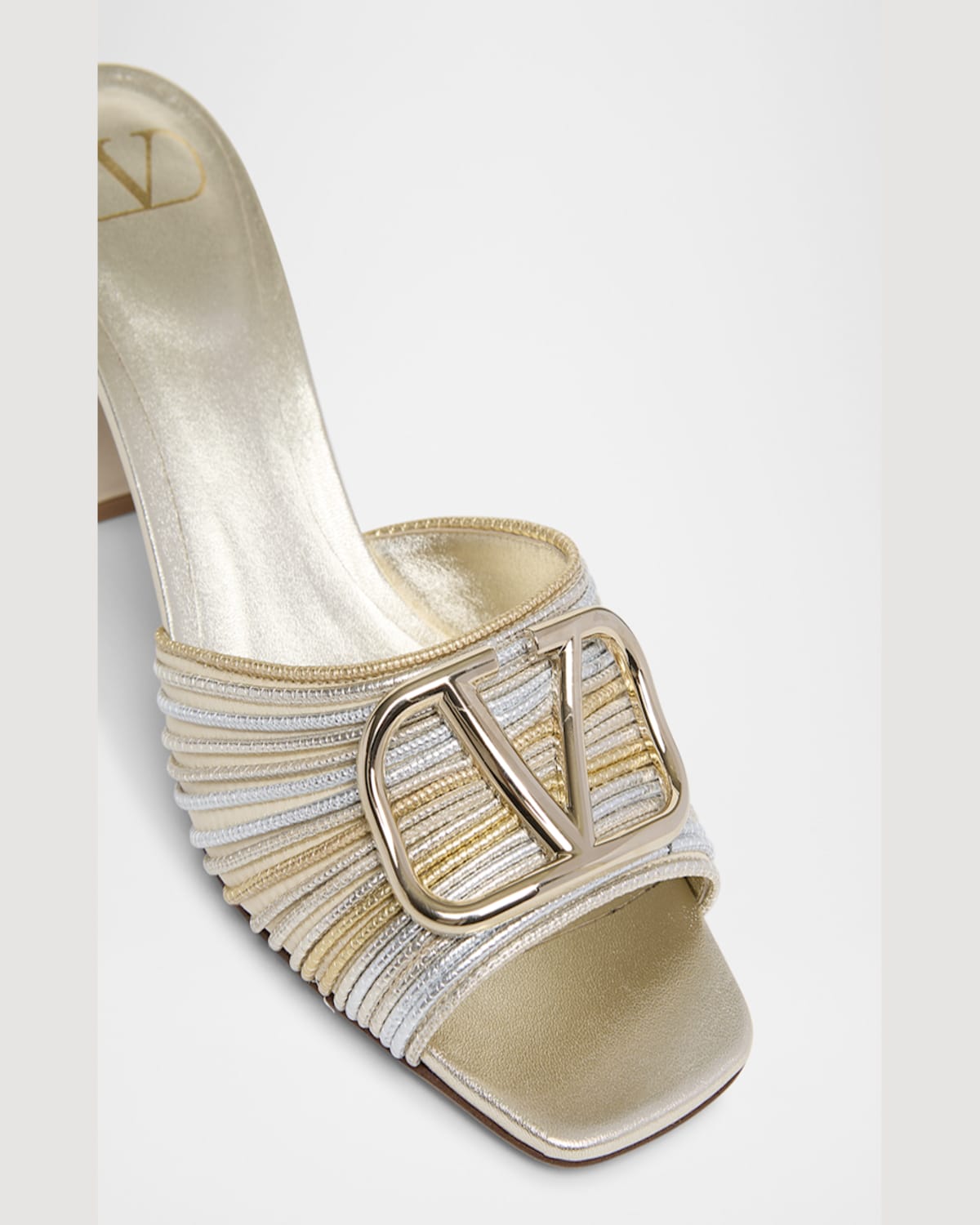 Valentino Sandalo Slide Vlogo Signature Gold In Bj1 Silver/platinoantique Brass Light