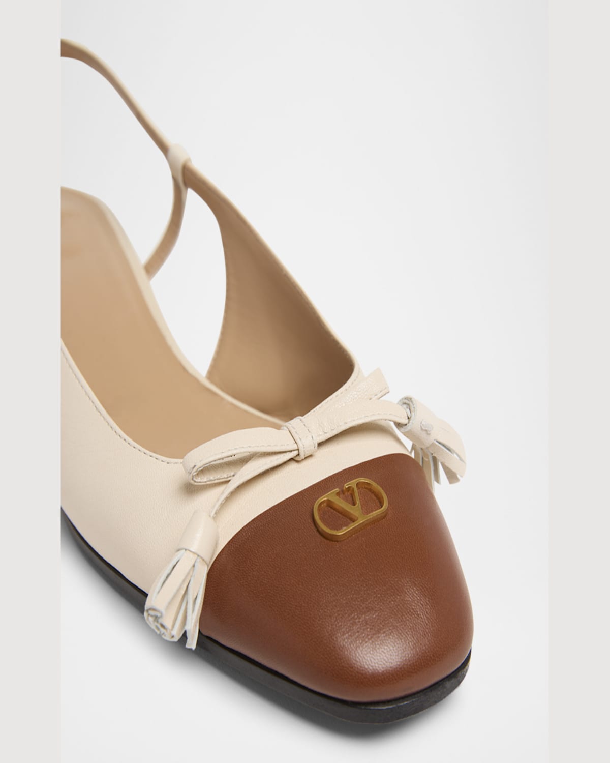 Valentino Garavani 'valet Du Roi' White Ballet Flats With Vlogo Plaque On The Front And Adjustable L In Butter White Tabacco