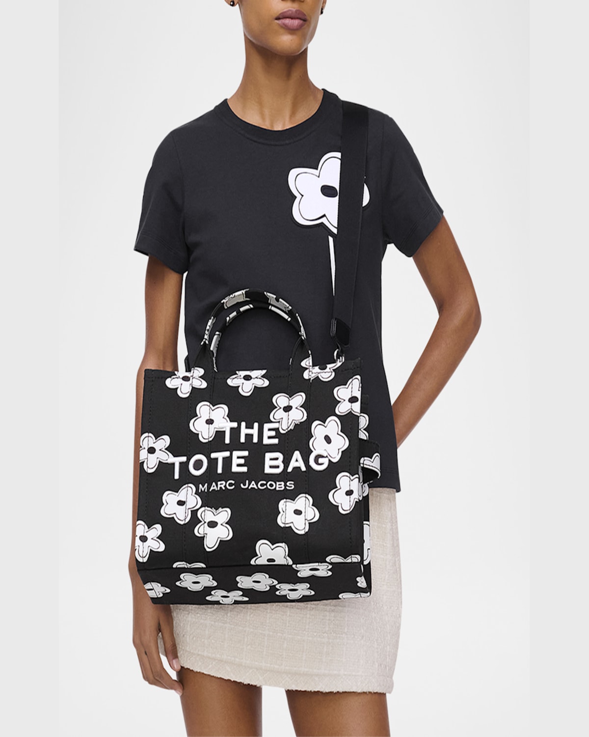 Shop Marc Jacobs The Medium Tote Bag In Blackwhite