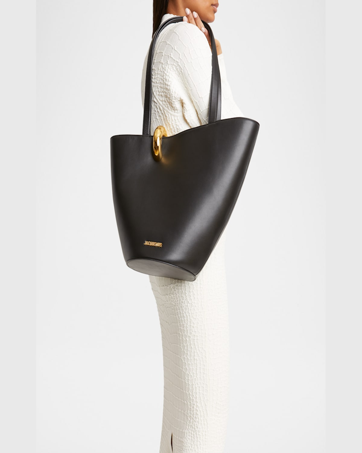 Jacquemus The Medium Bambola Asymmetric Leather Bucket Bag In Black