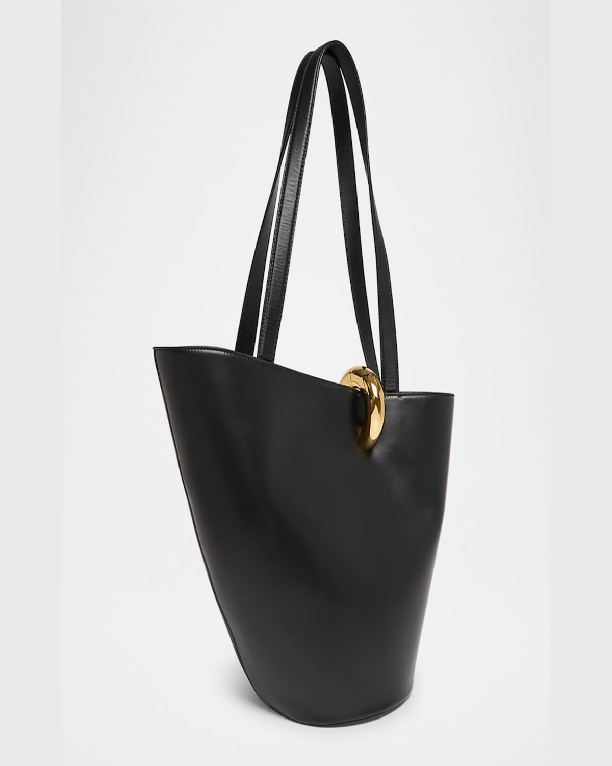 Jacquemus The Medium Bambola Asymmetric Leather Bucket Bag In Black