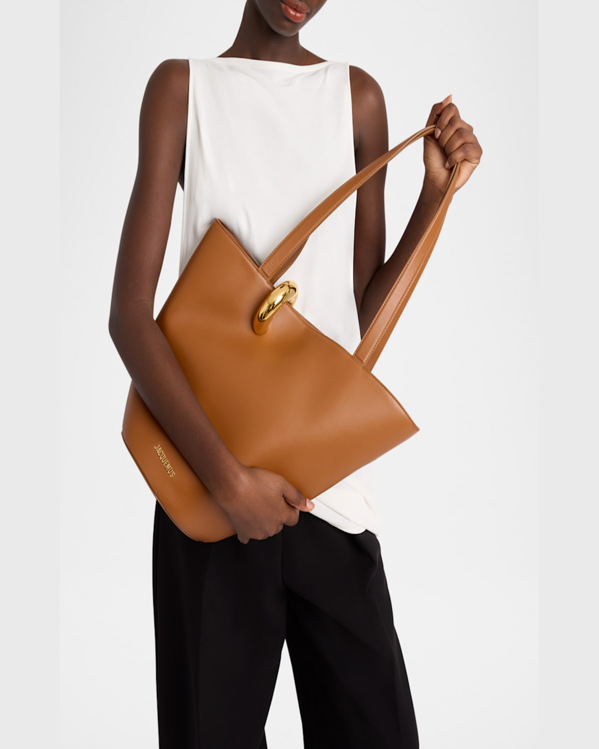 Jacquemus Le Bambola Moyen Leather Shoulder Bag In Light Brown