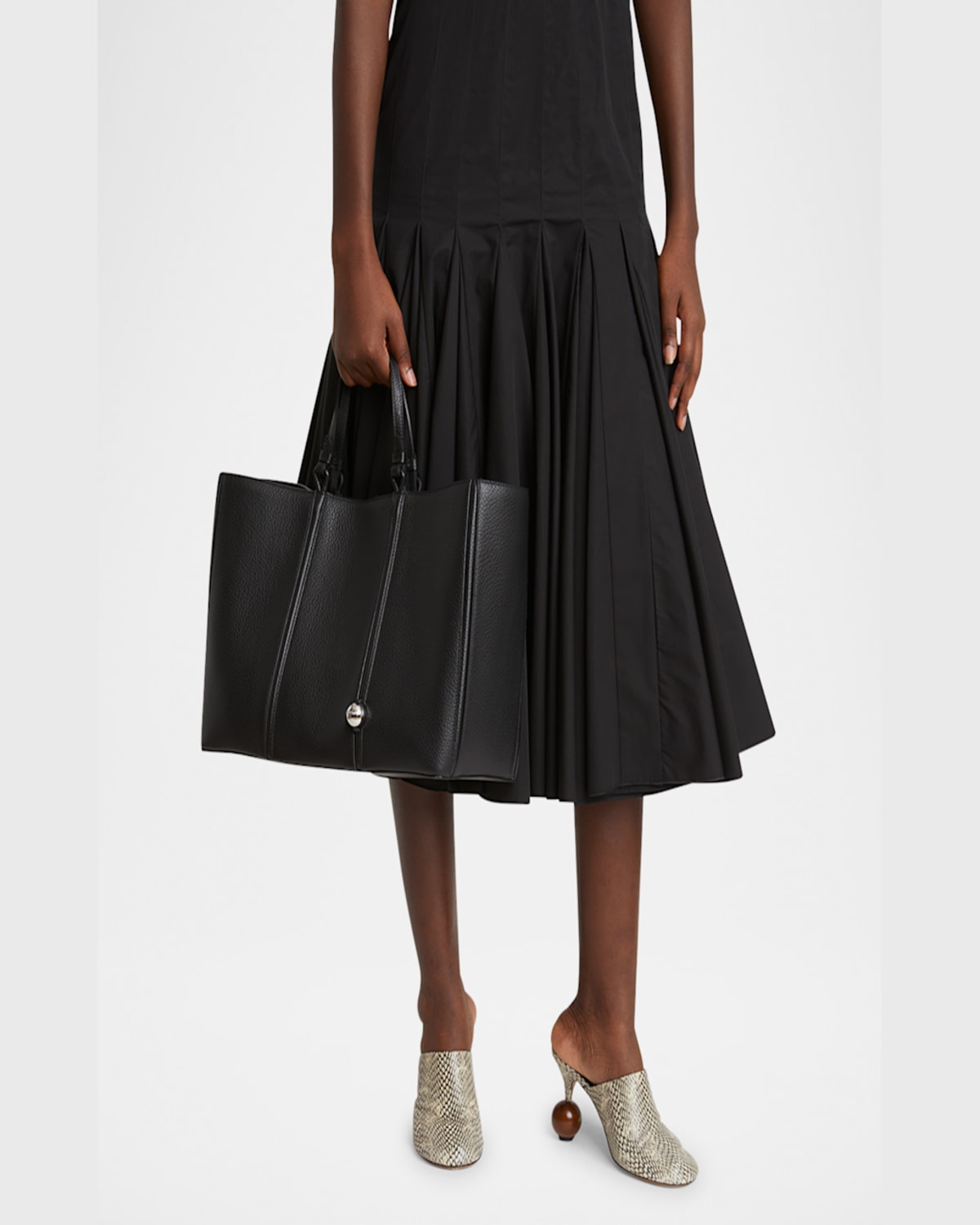 Jacquemus Le Marino Leather Shopper Tote Bag In Black