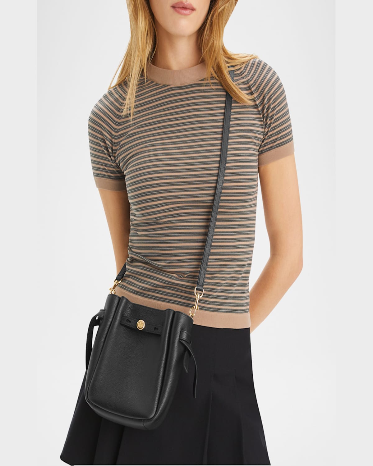 Tory Burch Bucket Bag With Top Handle And Gold-tone Hardware In Black