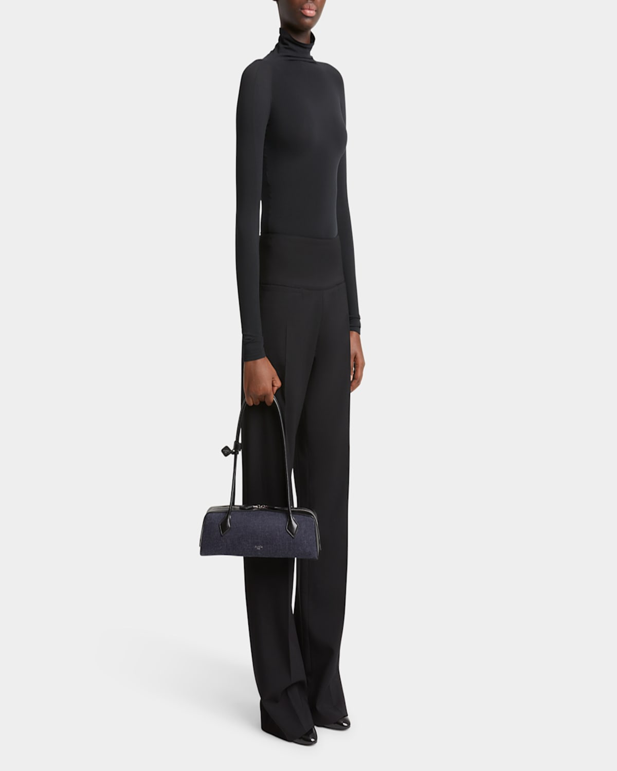 Alaïa Le Teckel Medium Shoulder Bag In Denim In 516 Bleu Denim
