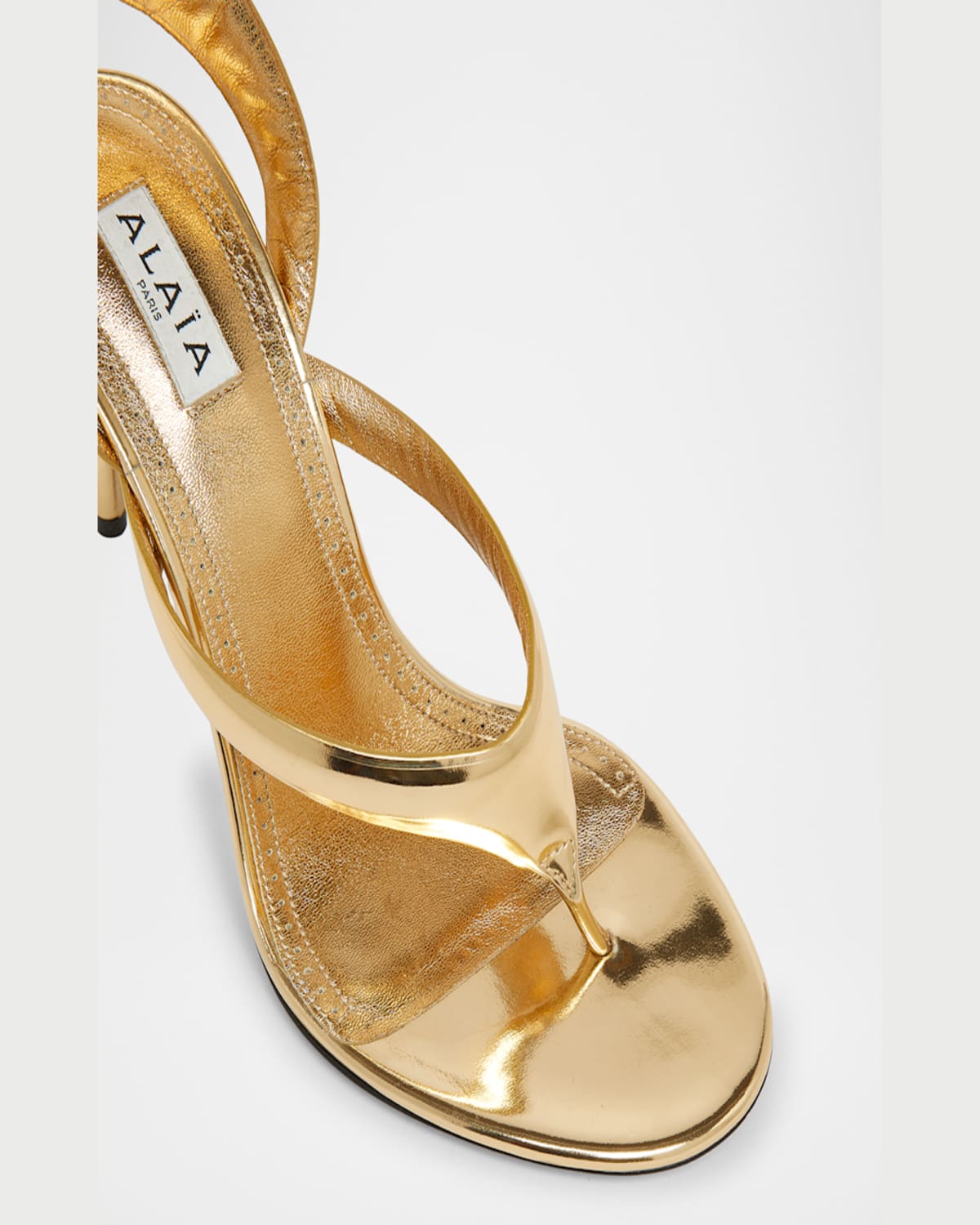 Shop Alaïa Tong Metallic Leather Sandals In Platine