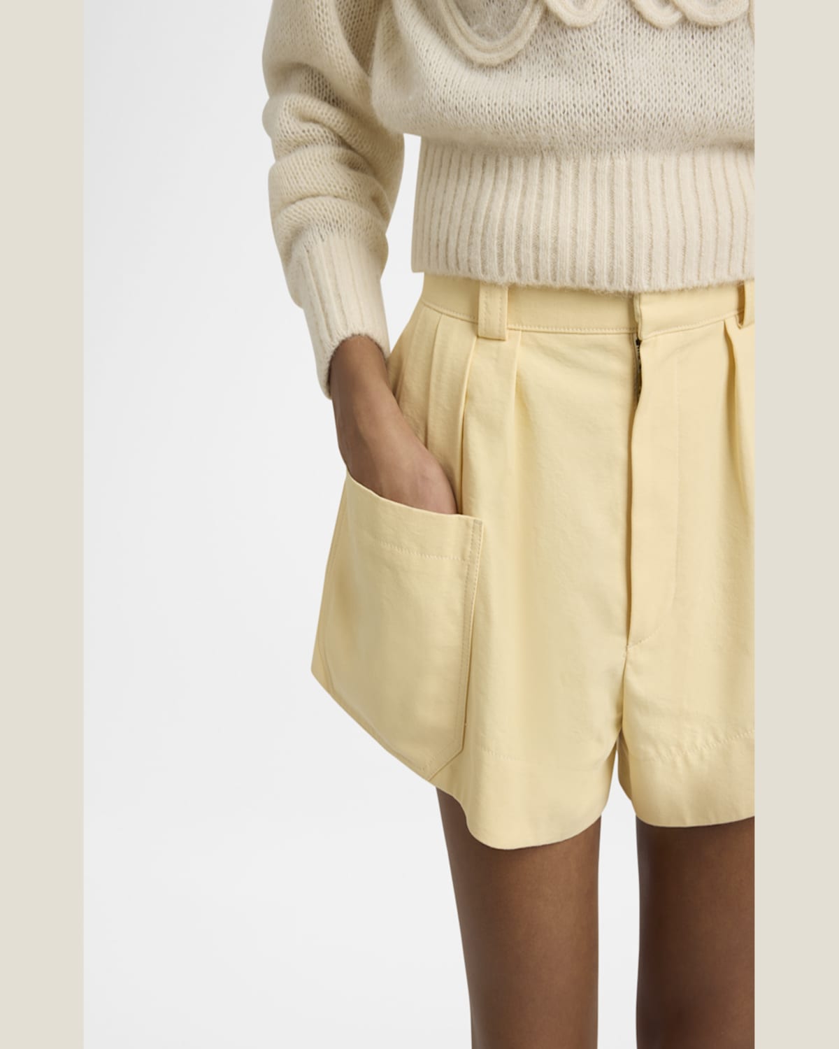 Chloé Pleated Mini Canvas Shorts In Light Wheat