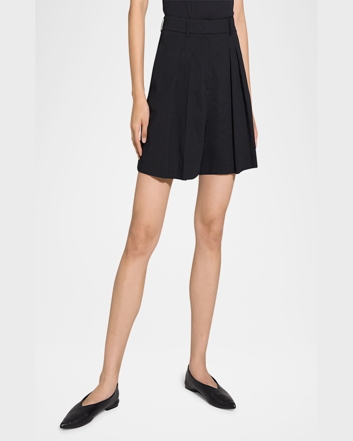 Theory Pleated Crunch Linen Shorts In Black
