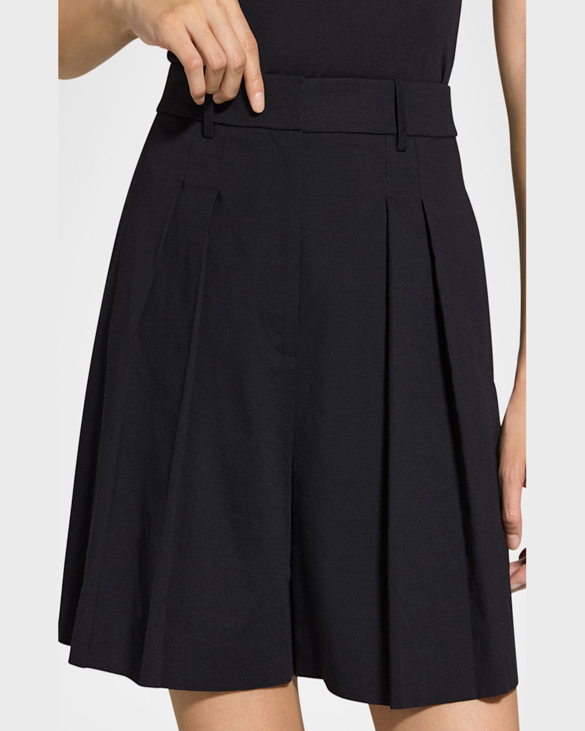 Theory Pleated Crunch Linen Shorts In Black