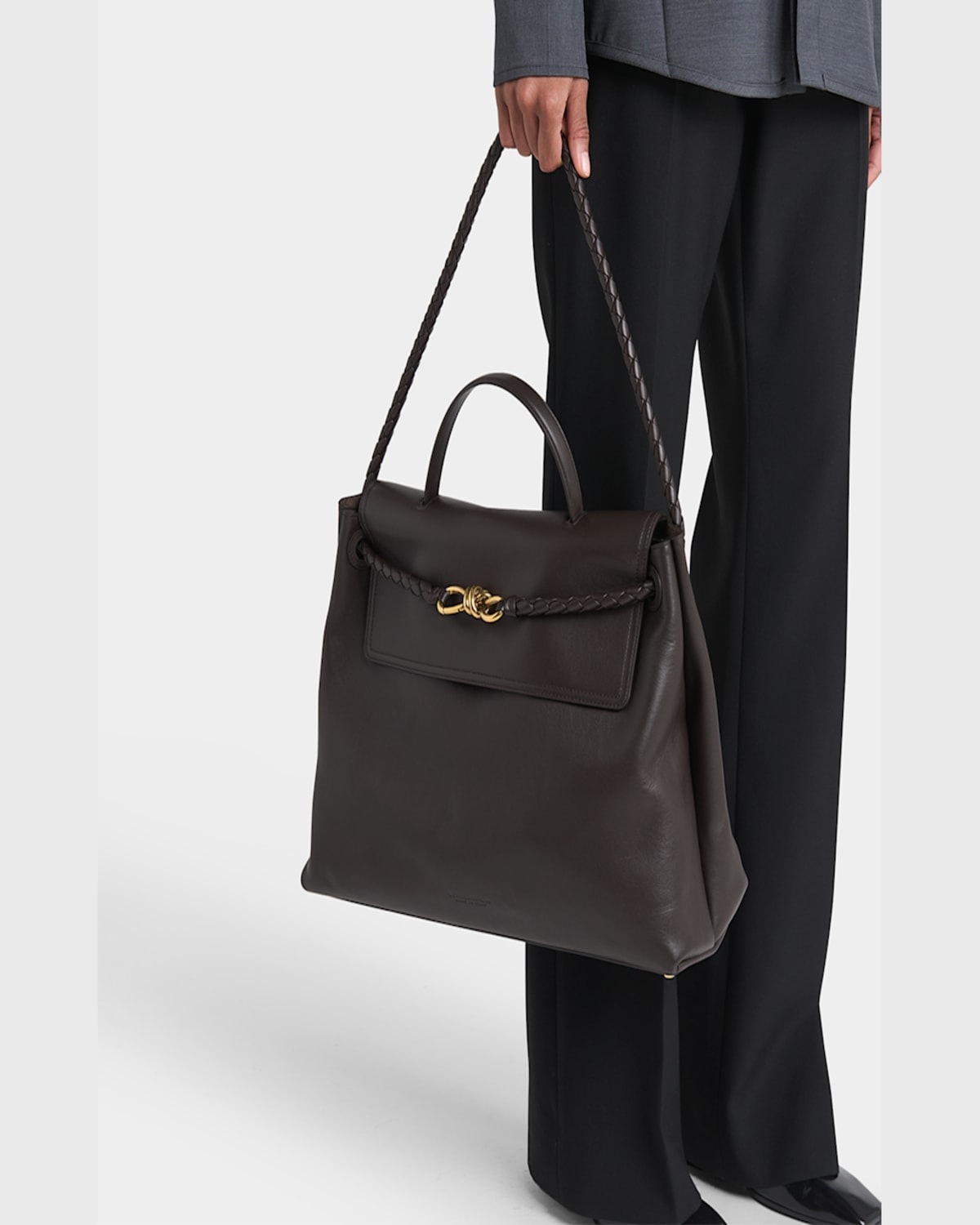 Bottega Veneta Andiamo Large Leather Top-handle Bag In Fondant