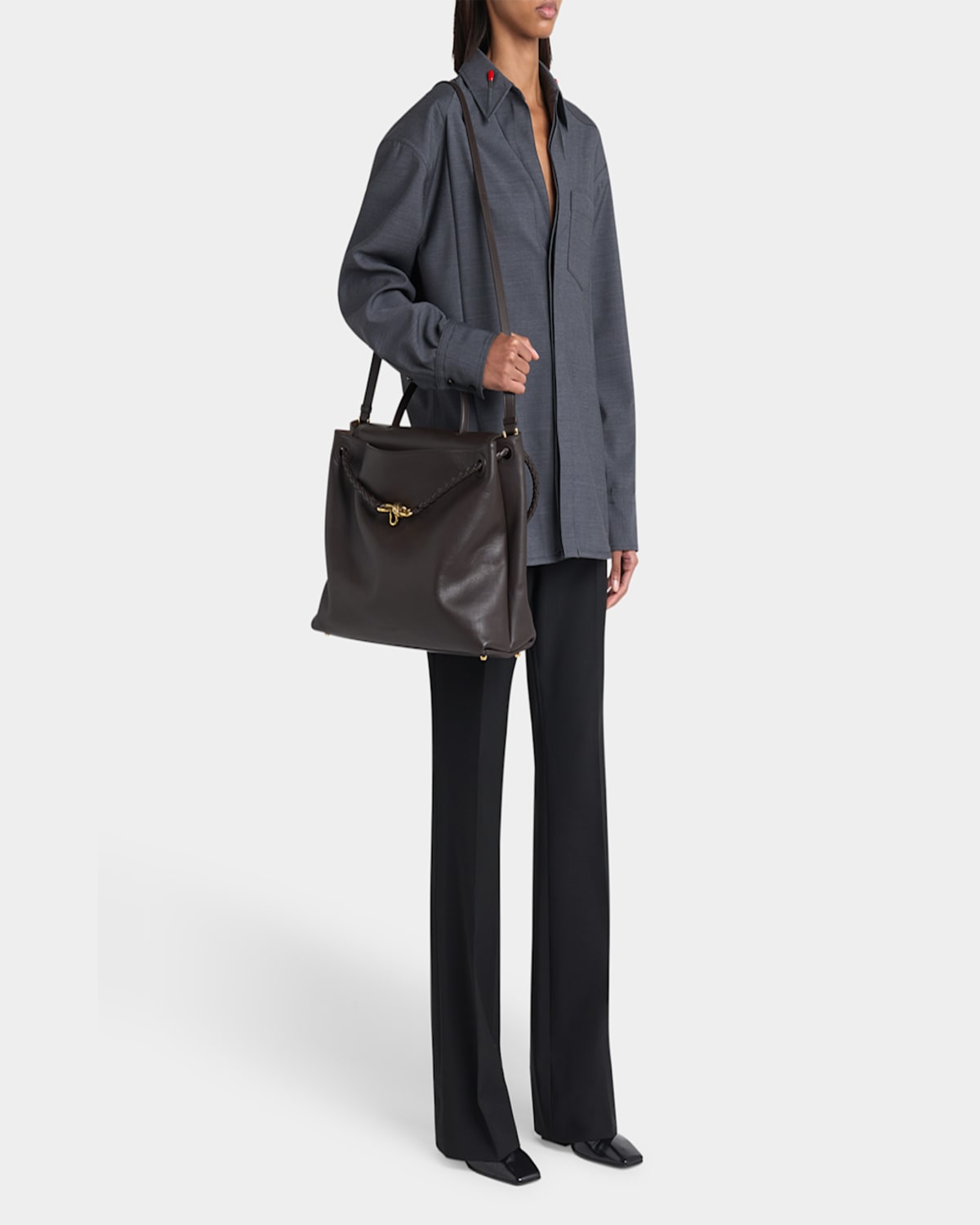Bottega Veneta Andiamo Large Leather Top-handle Bag In Fondant
