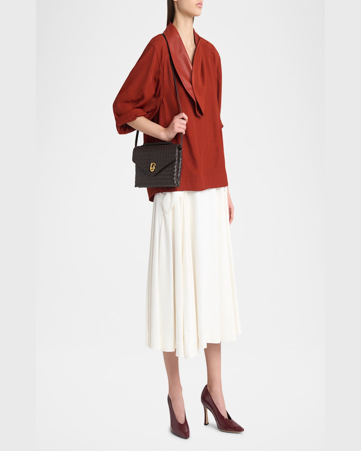 Bottega Veneta Knot Lock Medium Intrecciato Leather Shoulder Bag In Fondant
