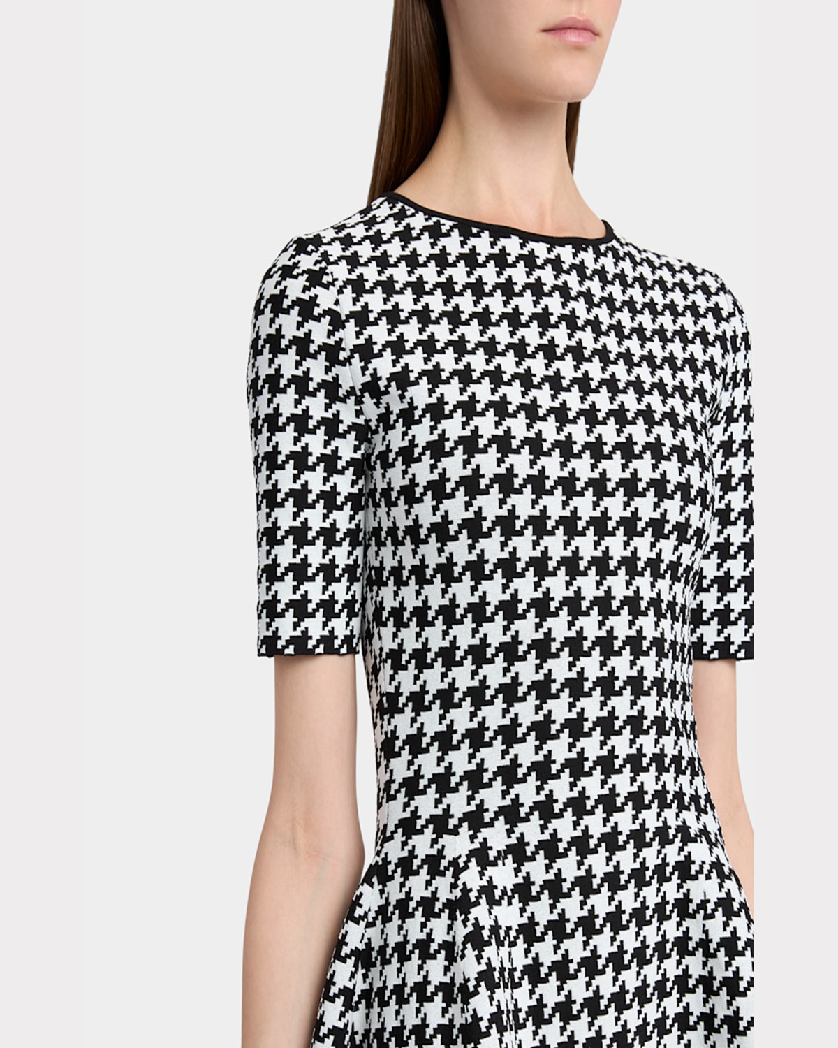 Alexander Mcqueen Fringe Trim Houndstooth Round Neckline Short Sleeves In Black Ivory
