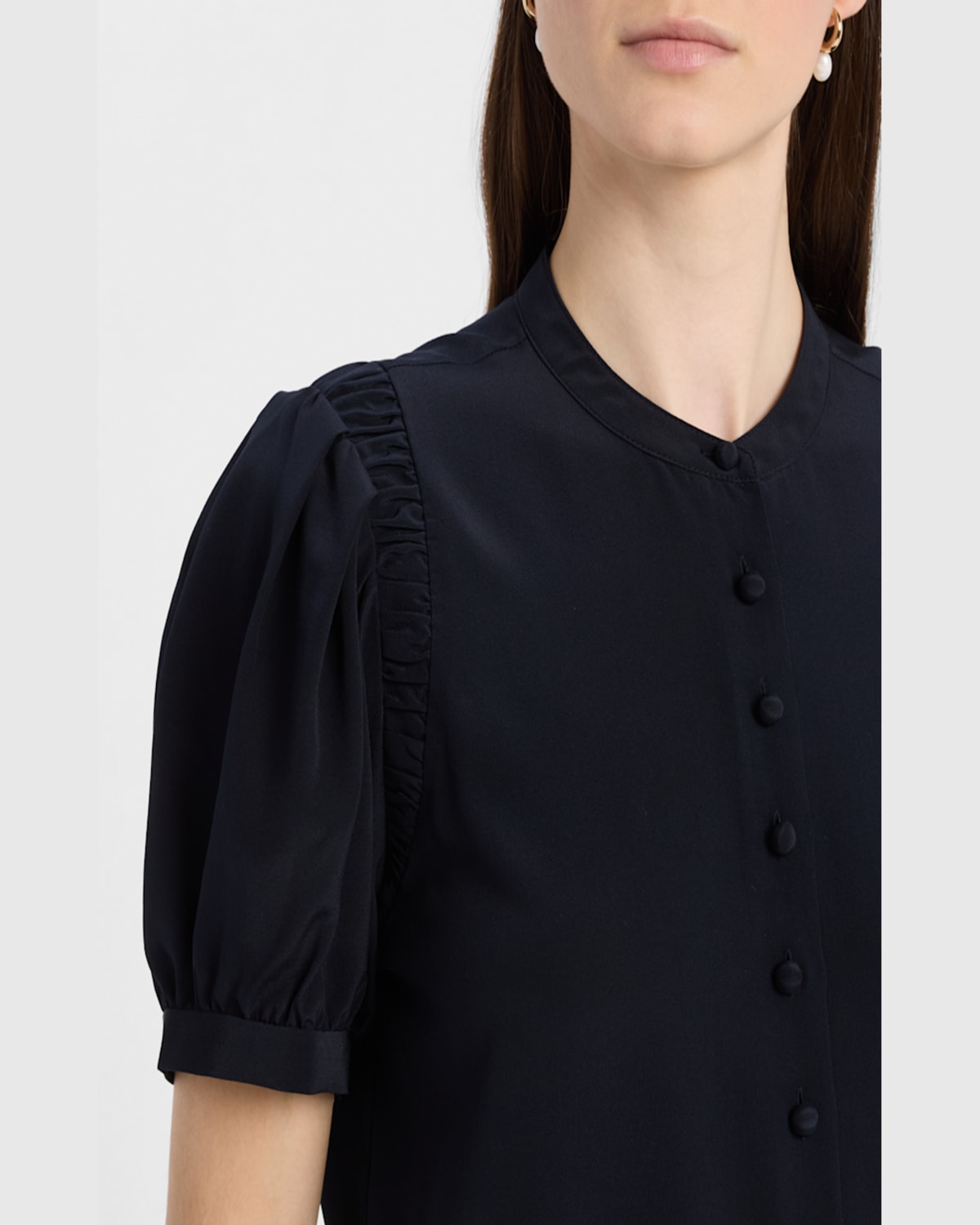 Frame The Silk Gathered Short Sleeve Button-up Shirt In Navy
