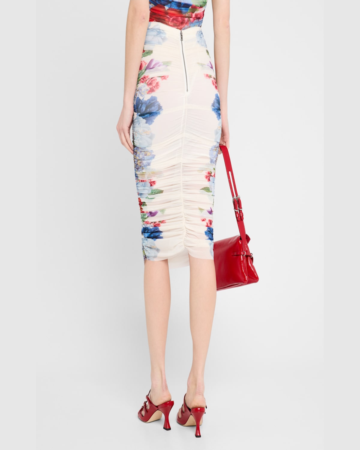 Alice And Olivia Kennah Ruched Midi Skirt In Garden Brunch Off Wh