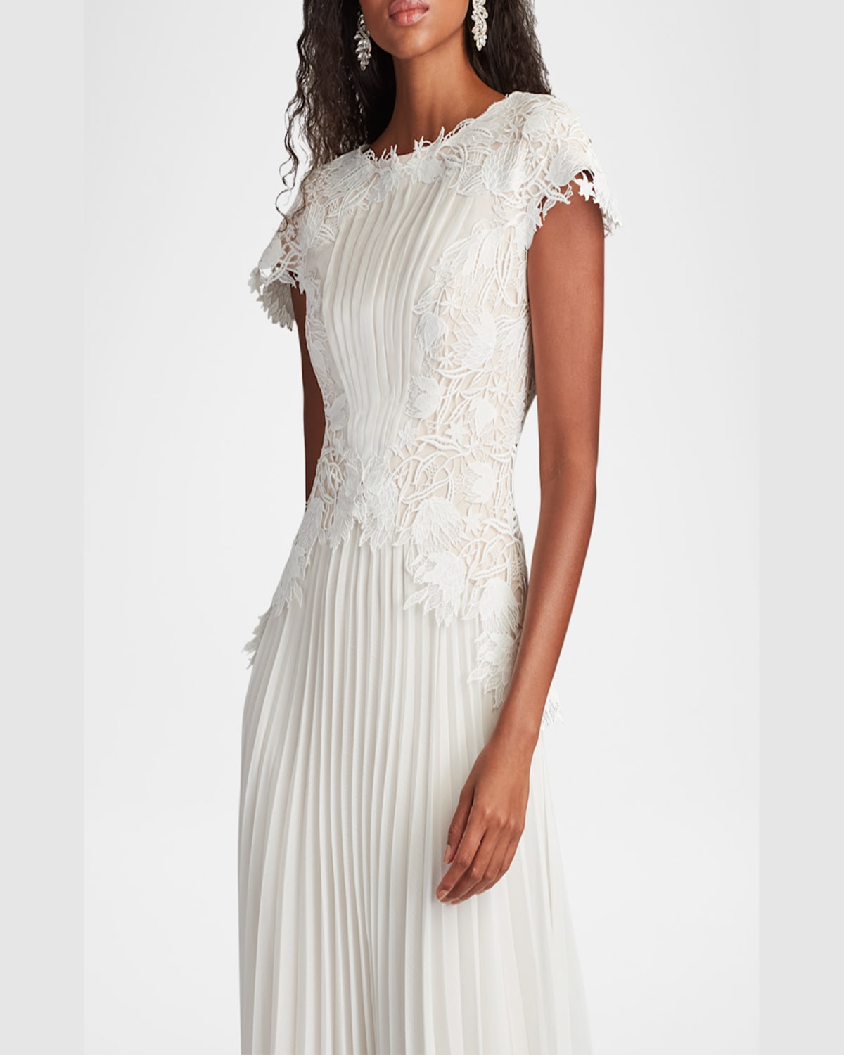 Tadashi Shoji Cassiel Pleated Chiffon Gown In Ivory Petal
