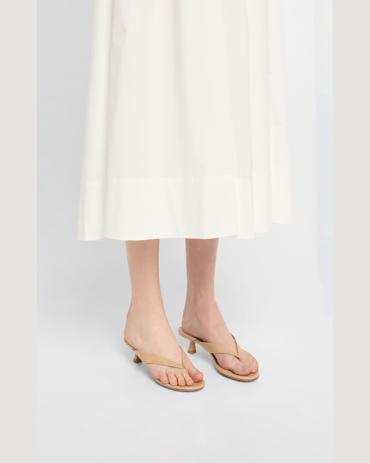 Stuart Weitzman Rio Leather Kitten-heel Thong Sandals In Adobe