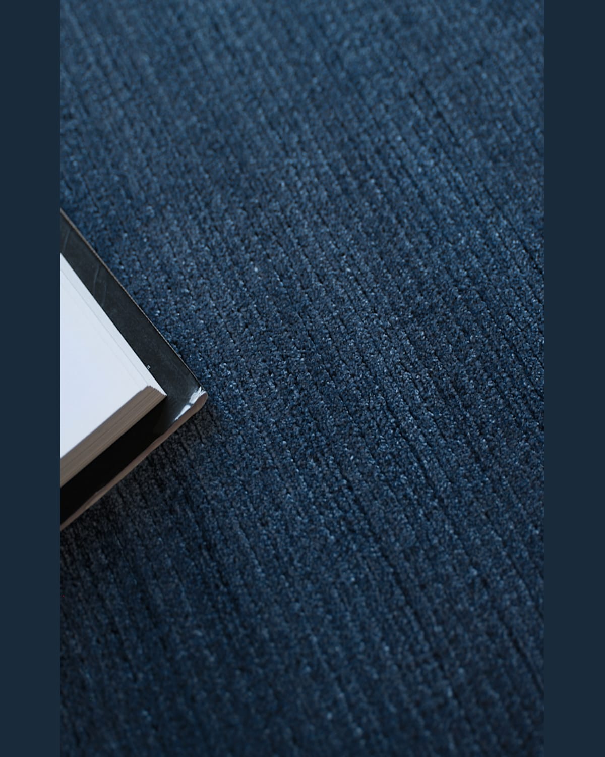 Exquisite Rugs Cabrini Hand-loomed Navy Rug, 10' X 14'