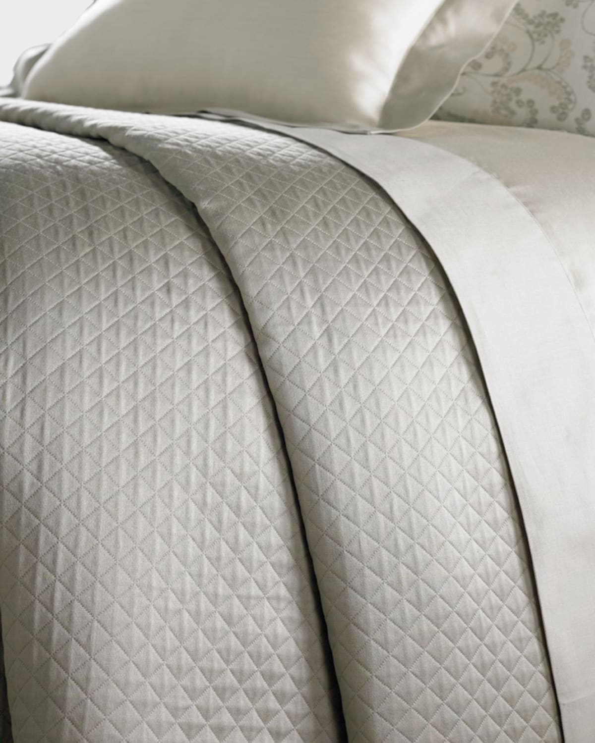 Sferra Full/queen Diamond Pique Coverlet In Ivory